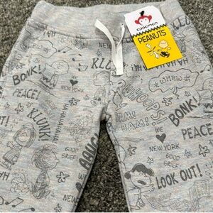 NWT Peanuts Jogger Sparkle Cloud.
Size 2T. So cute with glitter on them.